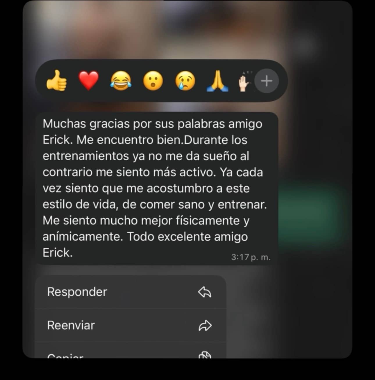Testimonio de cliente sobre resultados en definición muscular.