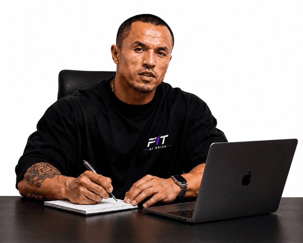 Erick Camacho elaborando programas personalizados